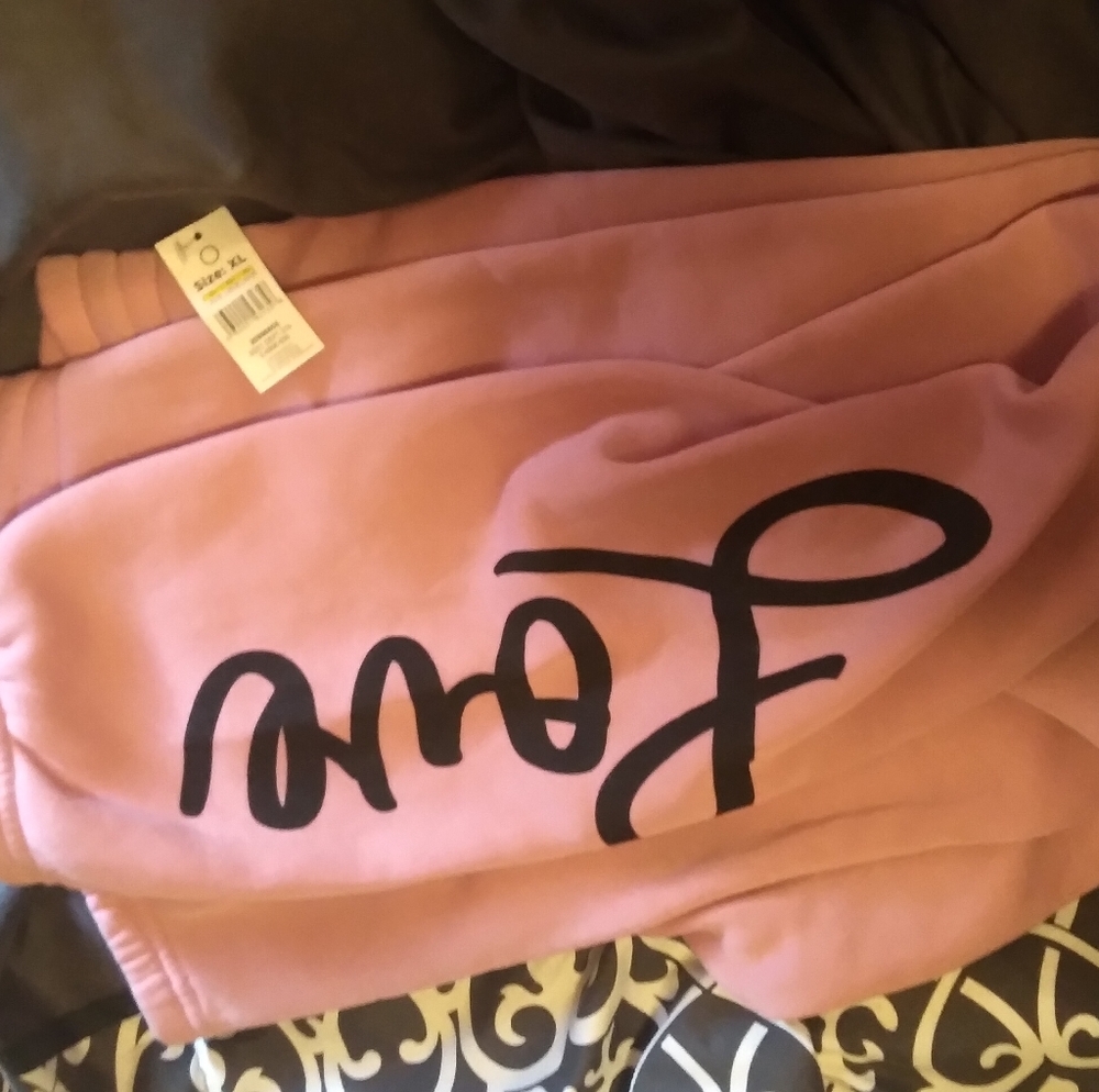 XL Bobbi&Brooks Pink Love super comfy sweatpants, New with tags.